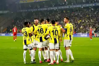 Fenerbahçe, Antalyaspor'u 3-0 Yendi, 9'da 9!