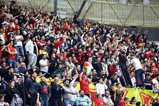 Göztepe, Karşıyaka'yı 3-1'le Yendi, Liderliği Korudu!