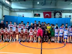 Macide Gazioğlu Ortaokulu Üçlü Şampiyonluk Kutluyor!