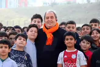 45 Yıllık Öğretmen, Öğrencilerinin Alkışlarıyla Emekli Oldu