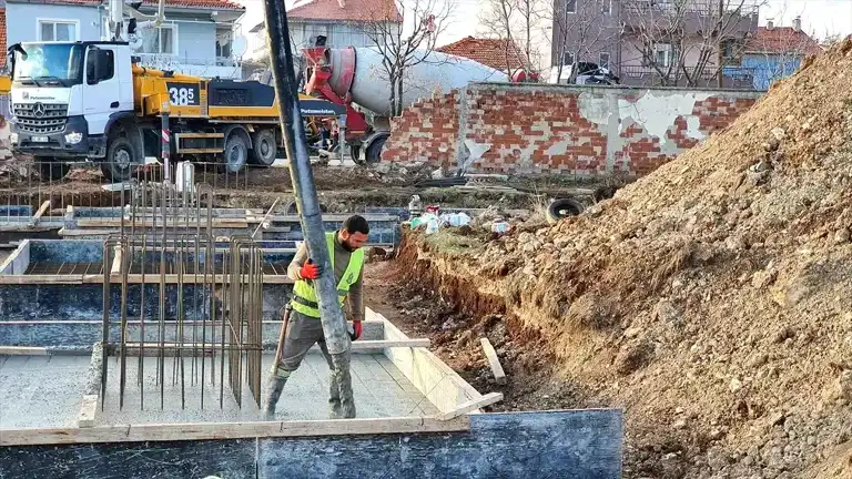 Demirci'de Yeni Spor Kompleksi İnşaatı