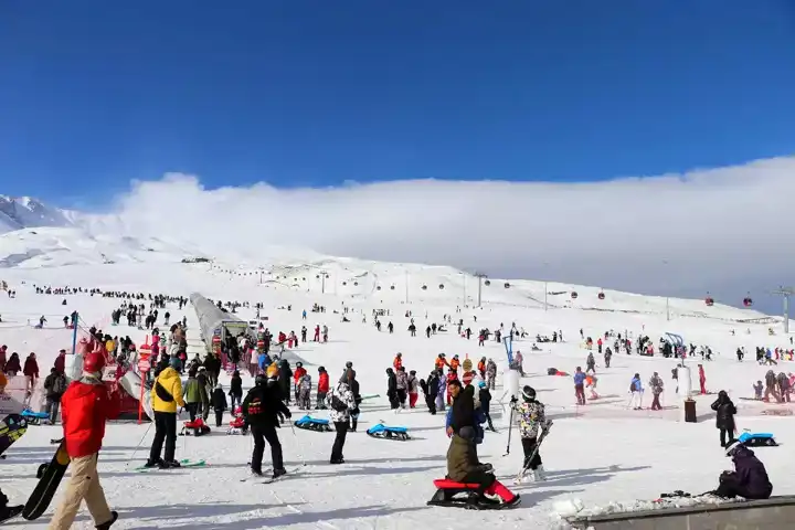 Erciyes Kayak Merkezi'nde Kış Turistleri Akın Akın!