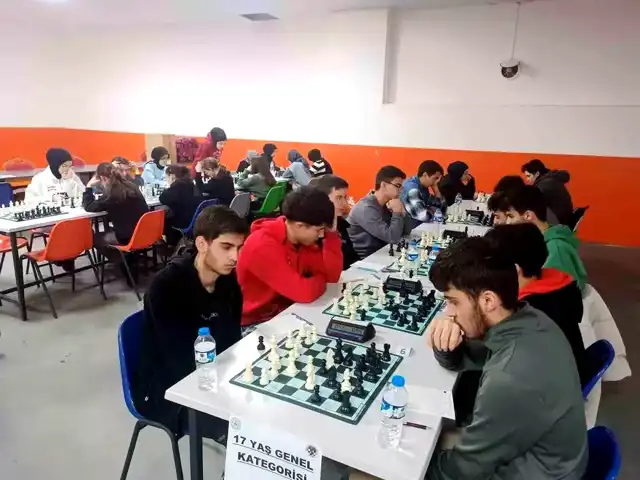 Erzurum'da Yıldızlar Satranç Turnuvası Sonuçlandı