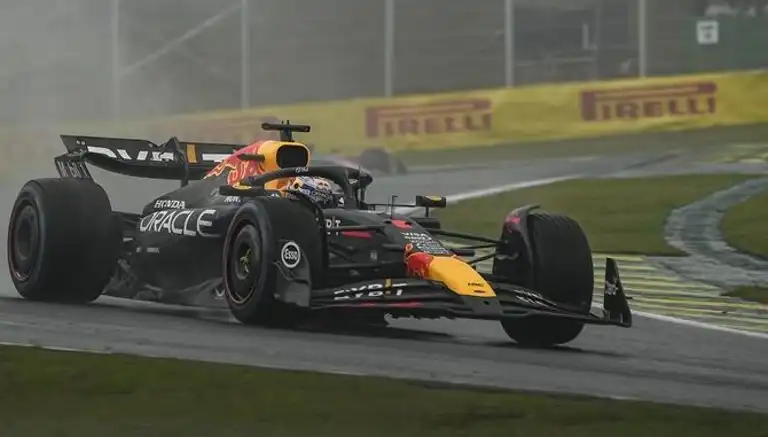 F1 heyecanı, çöl pistinde zirveye ulaşıyor!