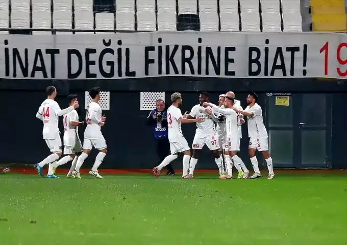 Ümraniyespor, Manisa FK'yı Deplasmanda 3-0 Yendi!